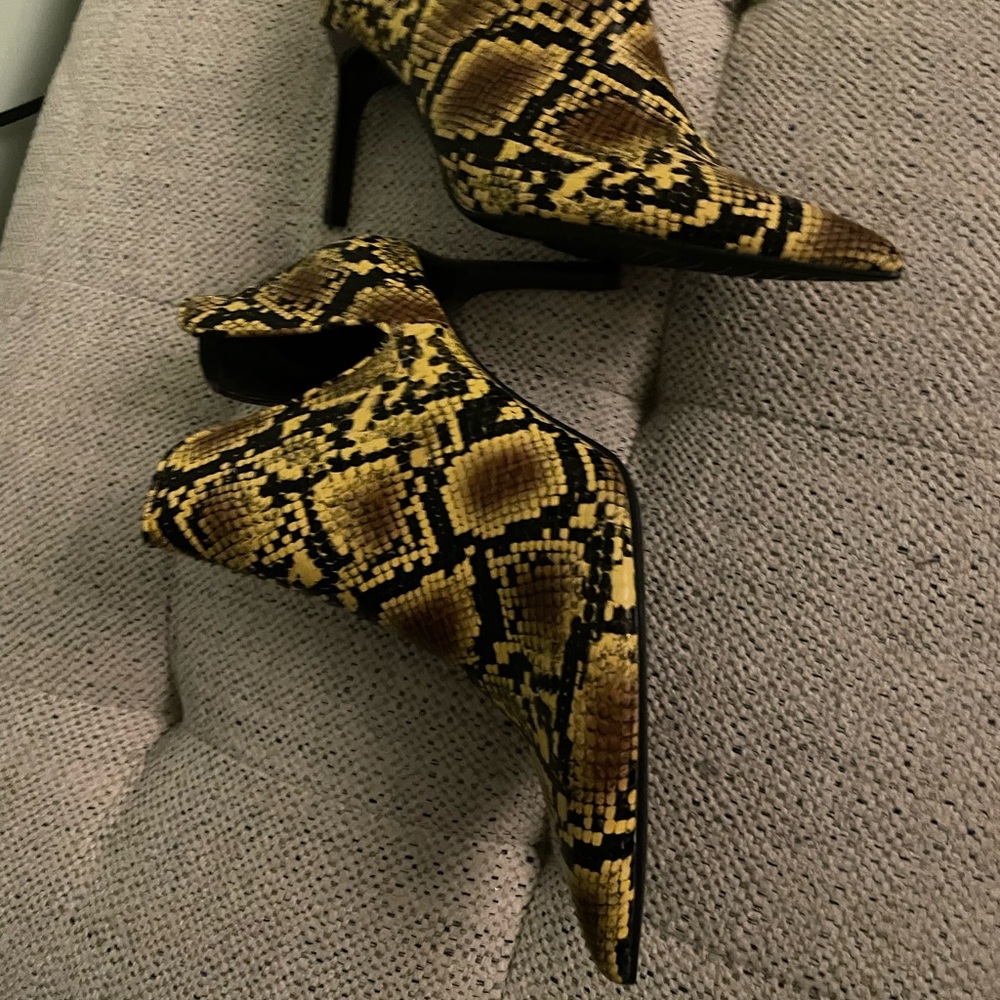 Beautiful snake skin leather like  ankle booty. Slit at the side.